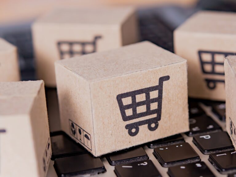 O pagamento de produtos importados exige o envio de valores ao exterior via câmbio. Conheça as modalidades, custos e riscos para operar com segurança.