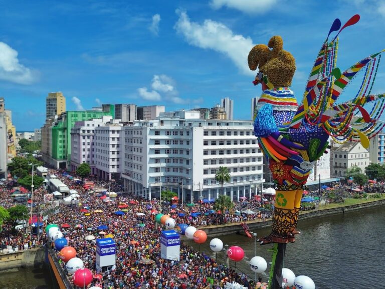 Carnaval de Recife 2026 reúne Marco Zero, Galo da Madrugada, polos e Olinda; veja calendário, blocos, horários confirmados, transporte e segurança. Carnaval de Recife 2026 reúne Marco Zero, Galo da Madrugada, polos e Olinda; veja calendário, blocos, horários confirmados, transporte e segurança.