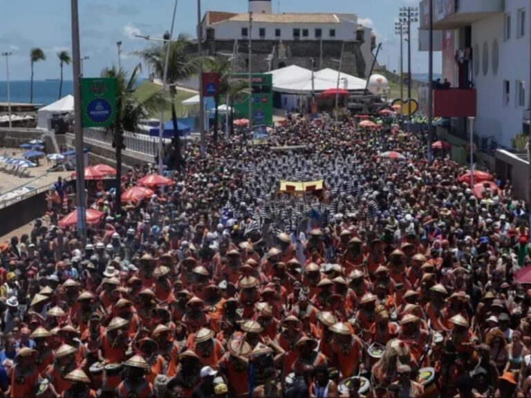 O Carnaval de Salvador em 2026 ocorre de 12 a 17 de fevereiro