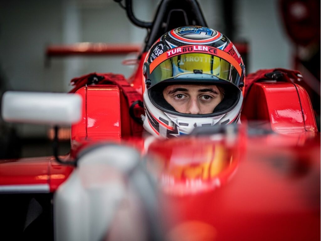 Piloto da Ferrari no carro da Fórmula 1