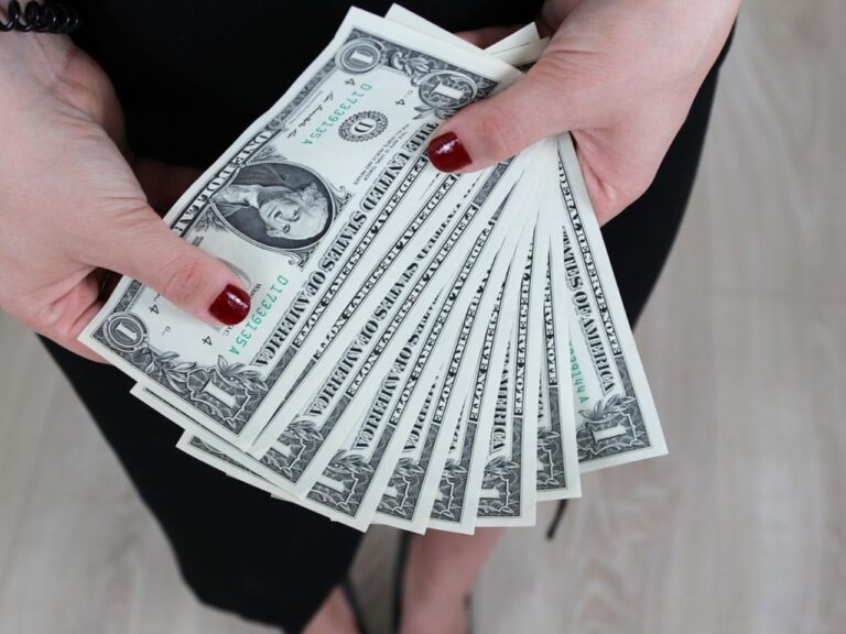 Acompanhe o impacto dos acontecimentos mais relevantes sobre o real versus dólar, euro e libra esterlina, no ‘De Olho no Câmbio’ de 23 a 27 de março.