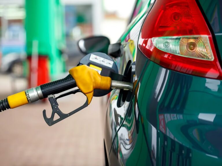 Preço da gasolina vai subir no Brasil com a disparada do petróleo?