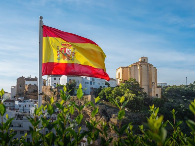 O Santander Top Espanha é um programa de bolsas que oferece imersão acadêmica e cultural na Espanha para estudantes e professores de universidades brasileiras parceiras.