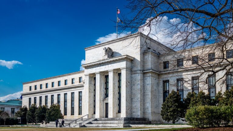 Juros americanos: entenda como funciona FED e qual a taxa de juros nos EUA