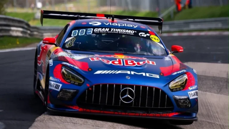 Max Verstappen na equipe Verstappen Racing durante participação nas 24 Horas de Nürburgring 2026.