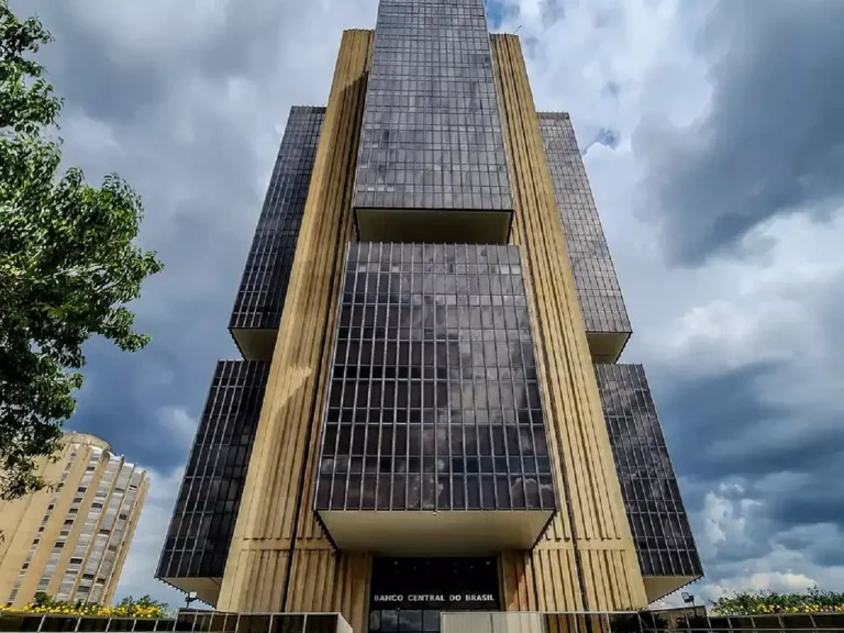 Reunião do Copom corta a Selic a 14,50% em abril