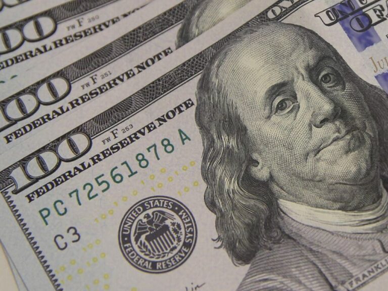 IPCA-15 no radar e petróleo podem pressionar dólar