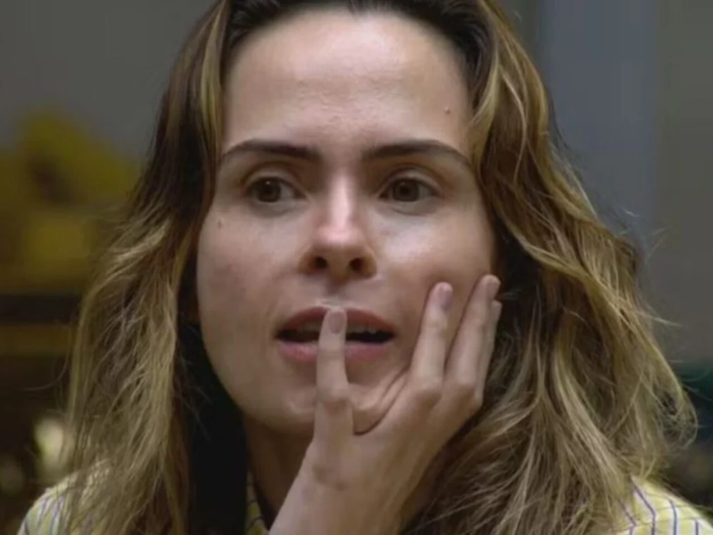 Close no rosto de Ana Paula Renault com expressão de surpresa durante a transmissão da final bbb 26, marcando um momento de grande tensão no jogo.