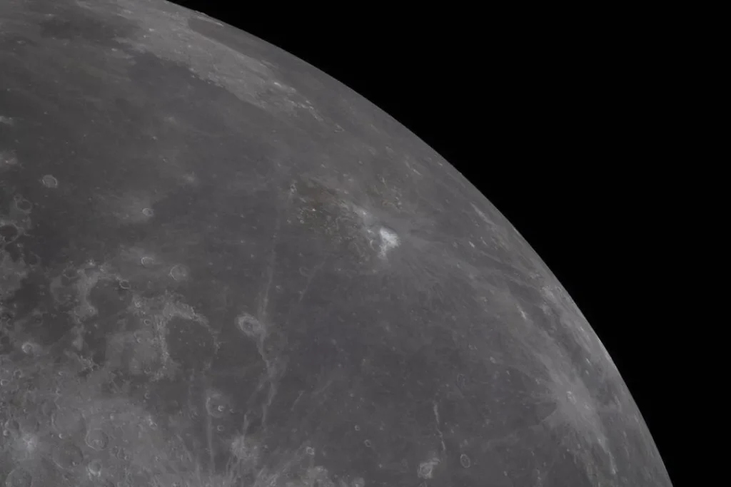 Foto da Lua a partir da missão Artemis II