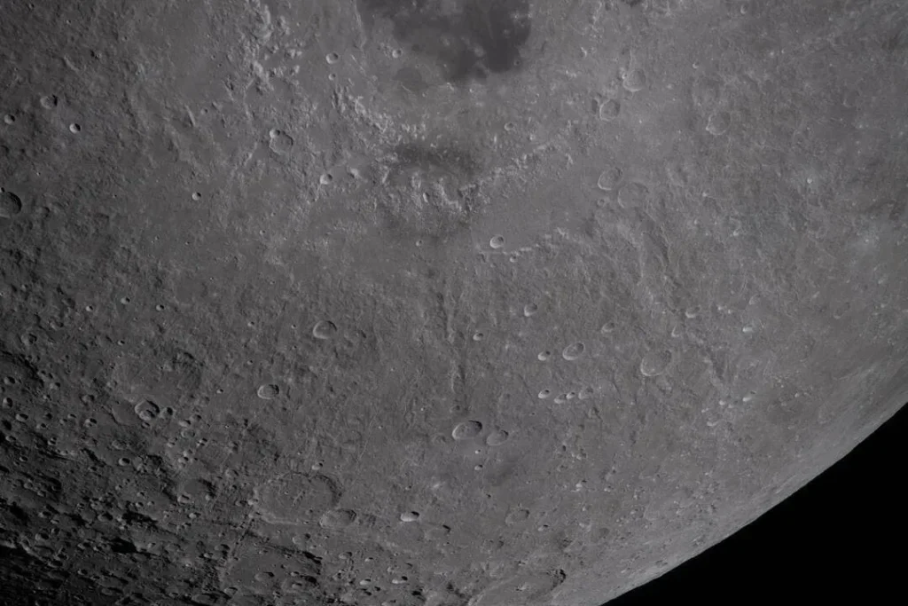 Foto da Lua a partir da missão Artemis II