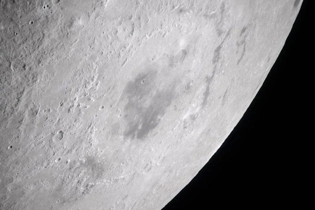 Foto da Lua a partir da missão Artemis II