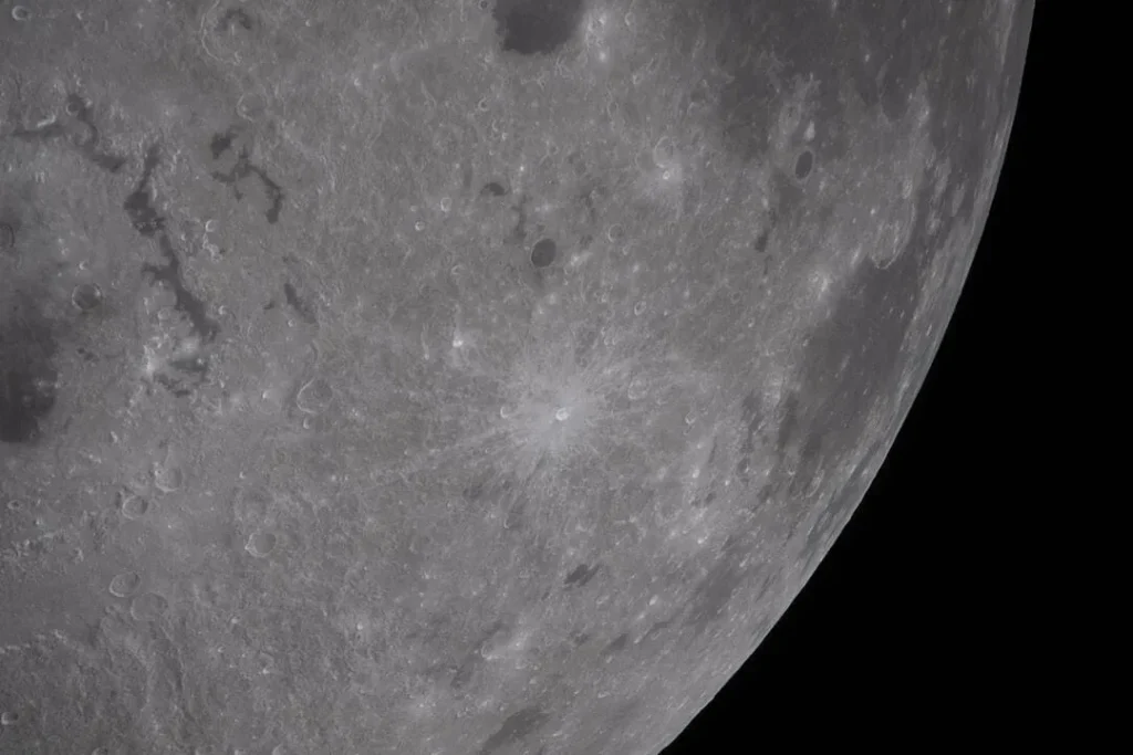 Foto da Lua a partir da missão Artemis II