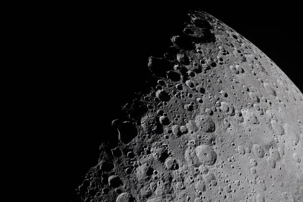 Foto da Lua a partir da missão Artemis II