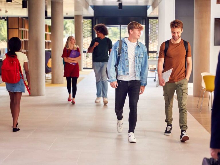 Alunos das melhores universidades do Brasil no campus