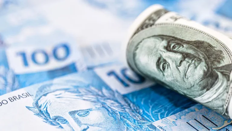 Dólar hoje abre em alta moderada com petróleo em queda