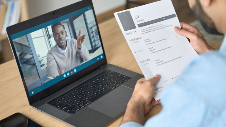 Entrevista de emprego no formato employer of record