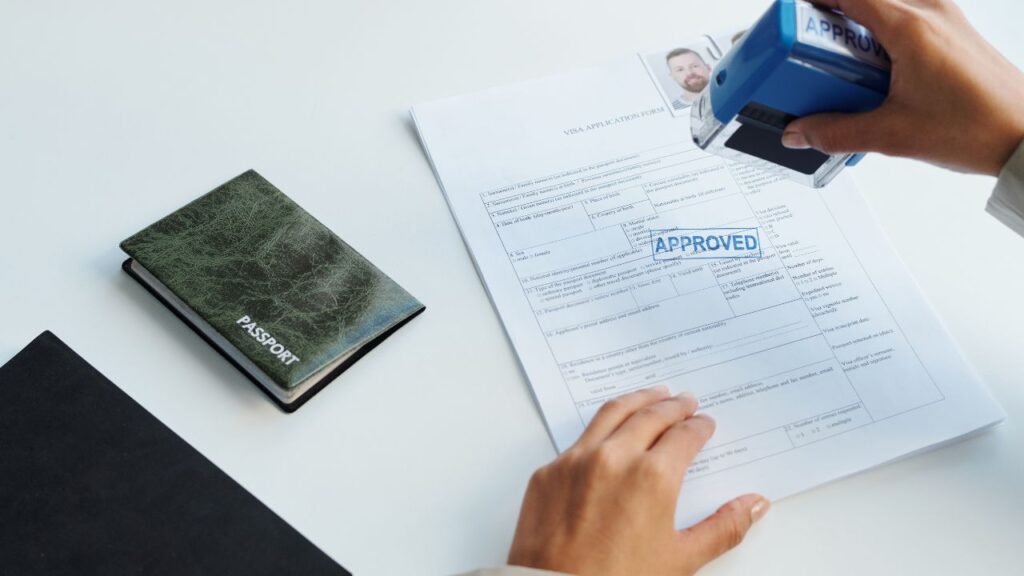Homem solicitando cidadania na República de Verdis