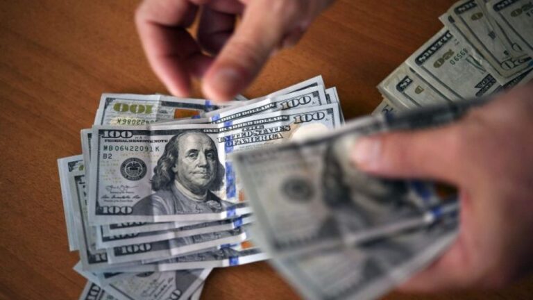 Dólar hoje sob pressão do PCE e dos sinais do BC