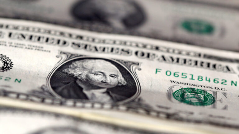 Dólar hoje acompanha Caged e Jolts antes do payroll dos EUA
