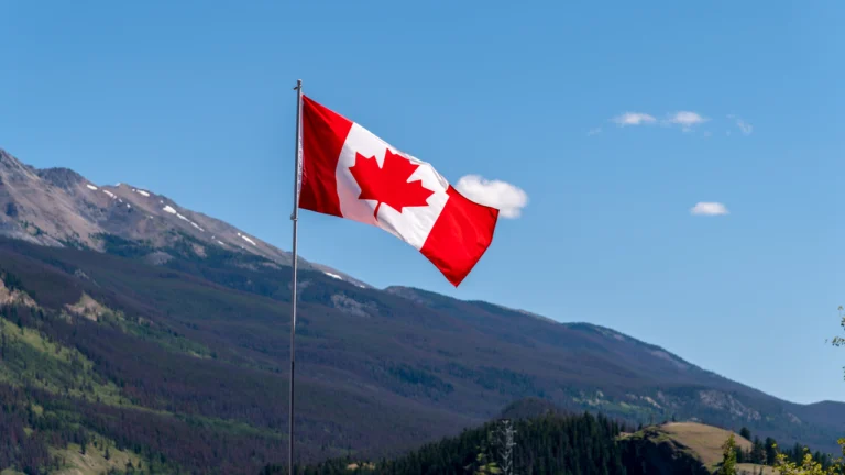O fuso horário do Canadá varia conforme a província, o território e a época do ano.