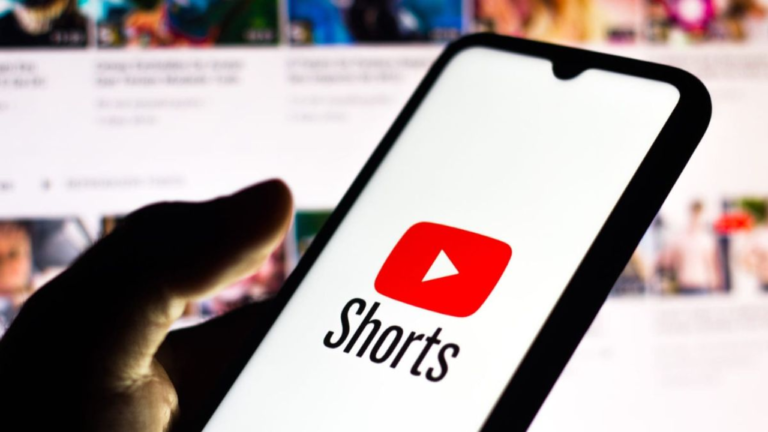 O YouTube Shorts é o formato de vídeos curtos do YouTube, criado para consumo rápido em celulares.