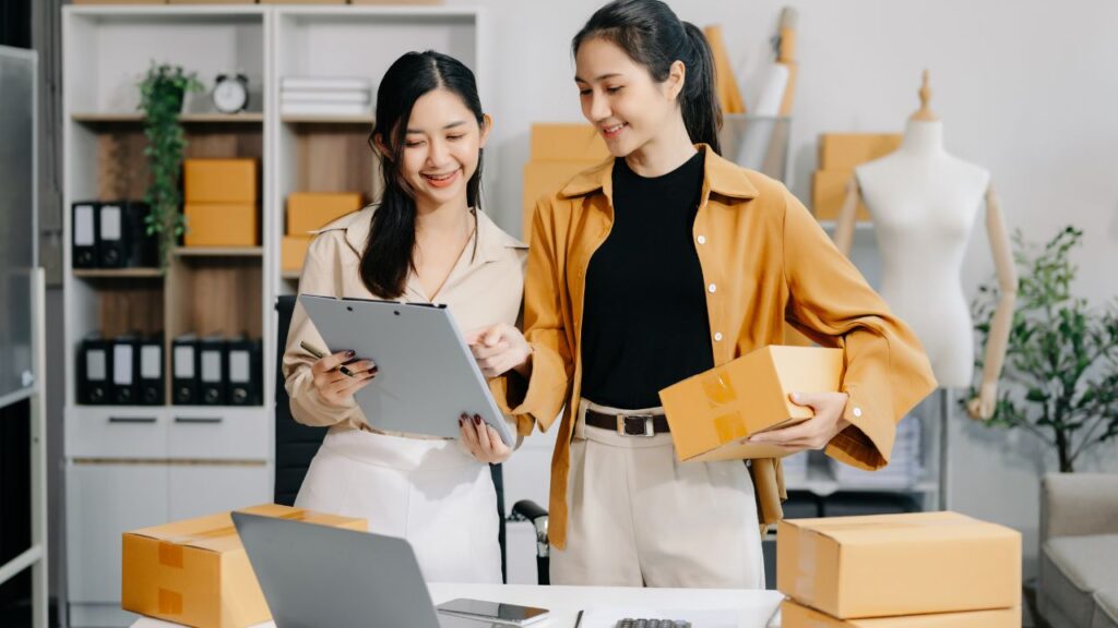 Empresárias fechando contrato de sourcing na China.