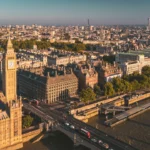 Os países perto de Londres podem ser visitados em viagens rápidas de trem, ferry ou combinações entre diferentes meios de transporte